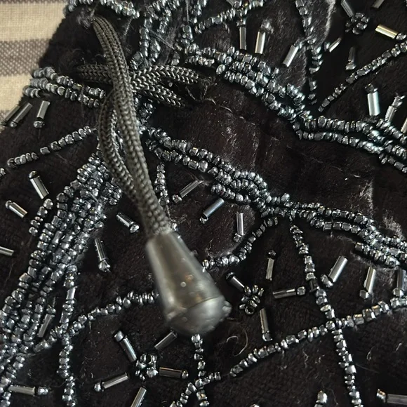 Sweet Vintage Beaded Drawstring Purse! - Picture 9 of 9